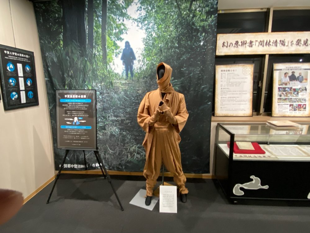 「甲賀流リアル忍者館」の2階の展示室にある忍者の模型